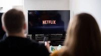 Harga baru ini diterapkan per 21 Februari 2023. Pengguna baru bisa langsung melihat harga teranyar paket berlangganan Netflix di Indonesia melalui laman resmi www.netflix.com. Daniel Reinhardt/Getty Images
