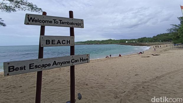 Sejumlah spot foto di Pantai Tambakrejo, Blitar