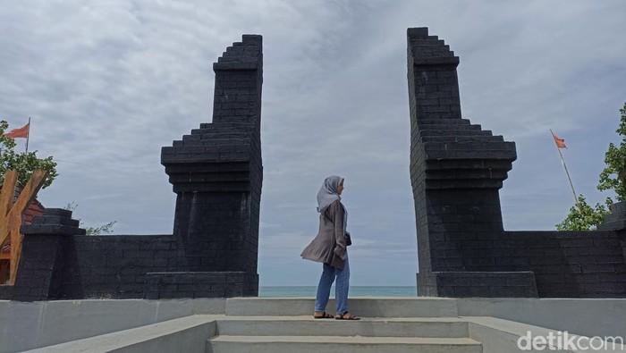 Sejumlah spot foto di Pantai Tambakrejo, Blitar