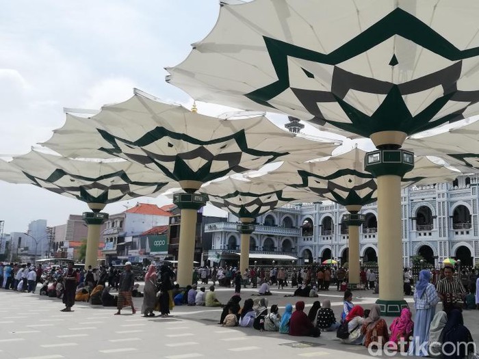 Payung Madinah di Alun-alun Kota Pasuruan