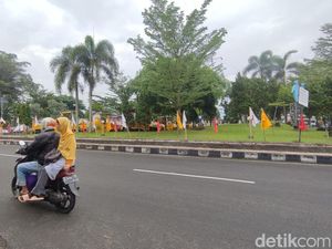 Warna-warni Bendera Parpol di Ciamis, Warga: Sareukseuk!