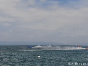 Disaksikan Luhut-Gubsu Edy, Tim Balap F1H2O Mulai Jajal Danau Toba