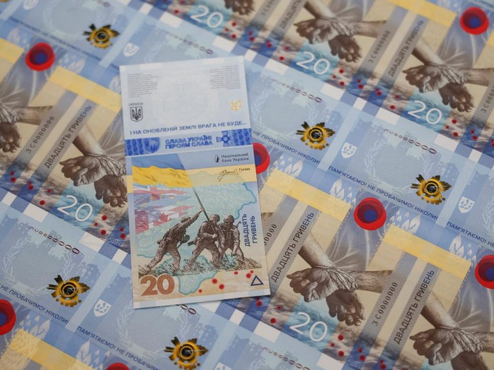 Banknotes dedicated to the first anniversary of Russia's invasion on Ukraine are seen during a presentation at the Ukrainian National Bank in Kyiv, Ukraine February 23, 2023. REUTERS/Valentyn Ogirenko
