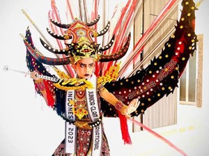 Siswa SD di Mamuju Juara Model di Filipina, Tampilkan Kain Mandar-Sekomandi