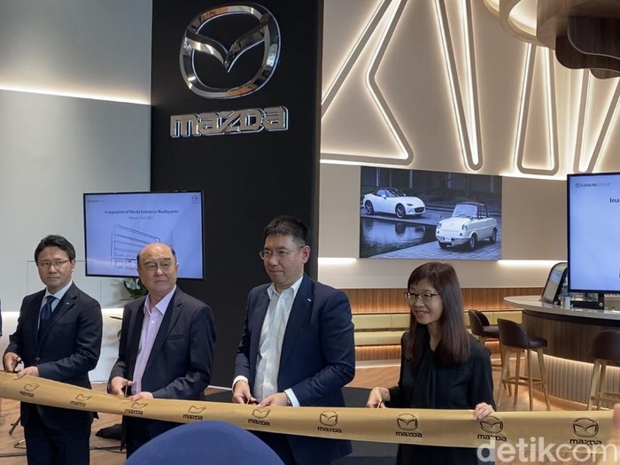 Peresmian kantor baru Mazda Indonesia