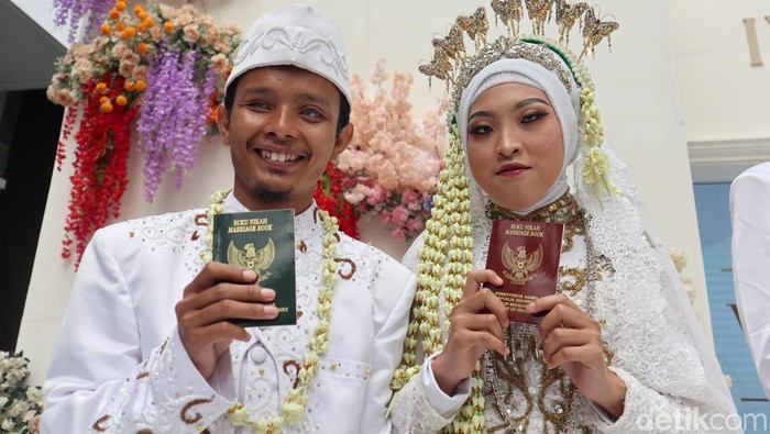 Pernikahan disabilitas dan lansia massal di Cihampelas Walk, Kota Bandung
