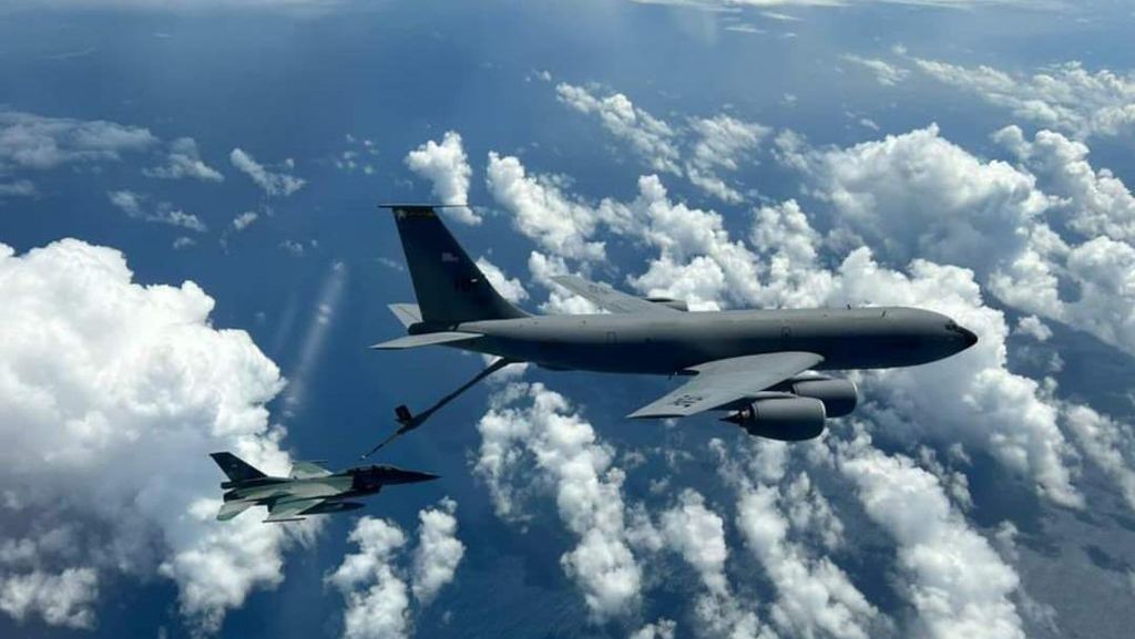 Lanud Iswahjudi Jelaskan Heboh Pesawat Militer AS KC-135 di Langit Blitar