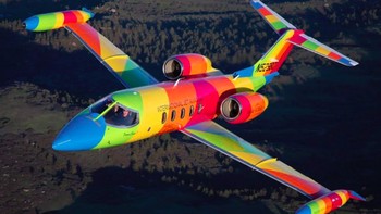 Dream Chaser 5, demikian nama jet ini, dicat khusus untuk disumbangkan ke badan amal Make-a-Wish oleh perusahaan International Jet Aviation yang berbasis di Denver. Jet ini digunakan untuk menerbangkan anak-anak yang sakit parah ke mana saja mereka inginkan. Foto: tops.easyvoyage.co.uk