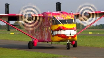 Dilukis pada Skyvan 3-100 Short SC-7, desain ini menonjolkan bibir merah dan gigi yang membuatnya tampak lucu. Desain ini mengingatkan pada film Austin Powers. Foto: tops.easyvoyage.co.uk