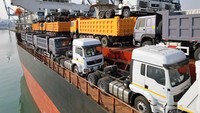 Kapal ini membawa lebih dari 190 kendaraan teknik.
