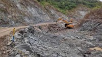 Pembangunan Jalan Pansela Jatim diharapkan dapat menjadi jalur wisata wilayah pesisir pantai selatan serta memperlancar konektivitas Pulau Jawa bagian selatan dan mengurangi beban lalu lintas Jalan Pantai Utara (Pantura) Jawa.