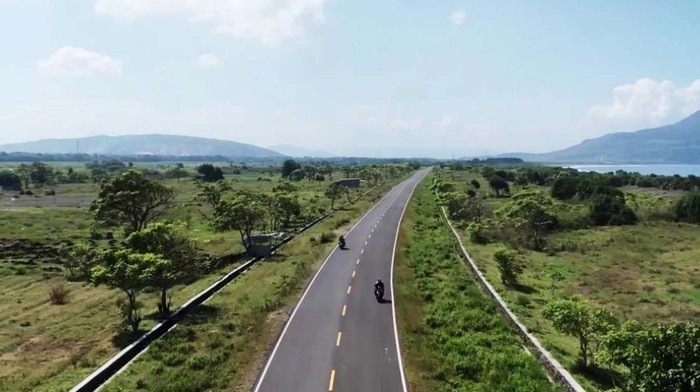 Kementerian Pekerjaan Umum dan Perumahan Rakyat (PUPR) terus melanjutkan penyelesaian Jalan Pantai Selatan (Pansela) Jawa yang ditargetkan tersambung dari Banten hingga Jawa Timur (Jatim). Pada tahun 2022 telah diselesaikan pembangunan jalan baru sepanjang 85 km di Provinsi Jatim, sehingga total Jalan Pansela Jatim yang tertangani sepanjang 349,37 km dari total panjang 628,39 km.