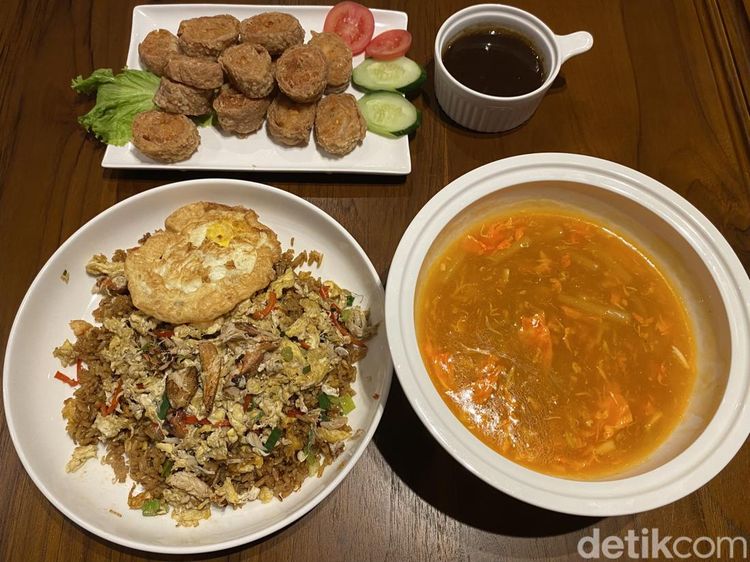 Cicip Nasi Goreng Kepiting di Resto Chinese Hits Jakarta Selatan