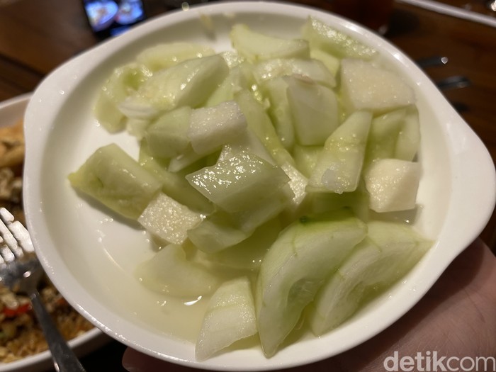 Restoran Sinar Mandala Restoran Sinar Mandala, restoran Chinese di Jakarta Selatan yang tawarkan menu dari resep autentik.