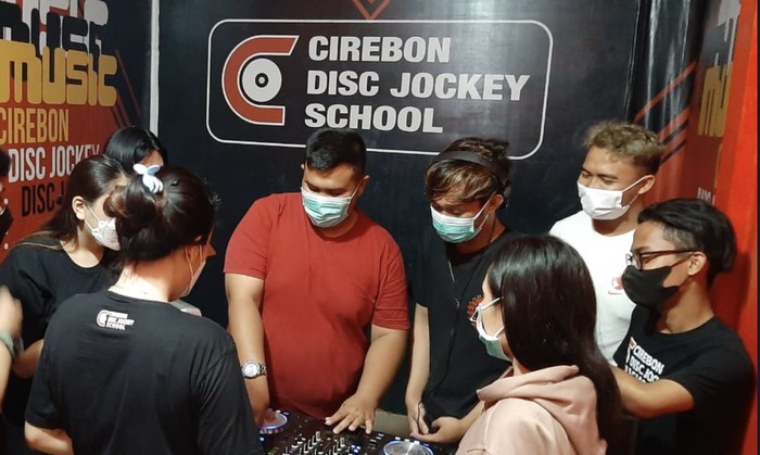 Sekolah Vokasi DJ di Cirebon.