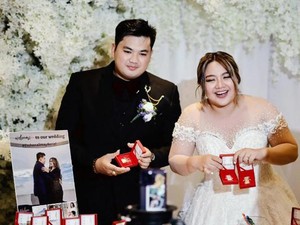 Pengantin Viral Bagi-bagi Souvenir Pernikahan Emas Batangan Rp 4 Juta
