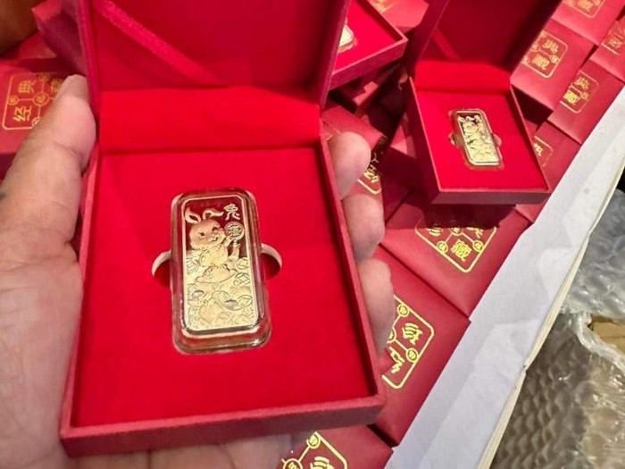 Souvenir Pernikahan Emas Batangan