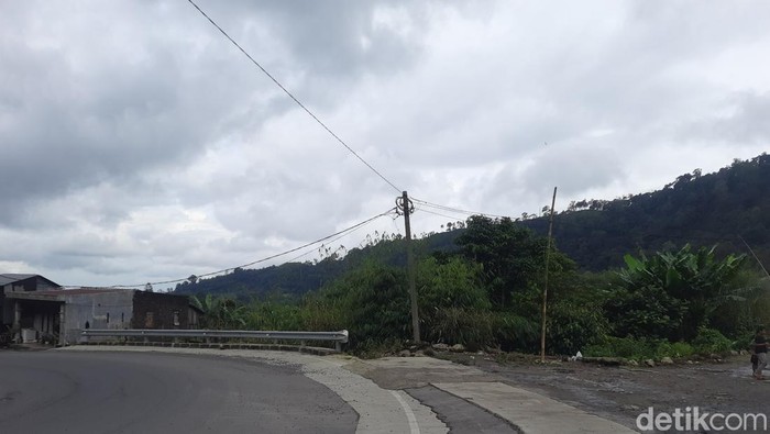 Suasana di Tikungan Amoy, Sibolangit