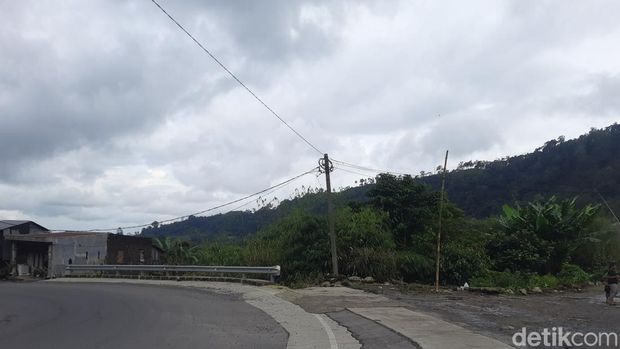 Suasana di Tikungan Amoy, Sibolangit