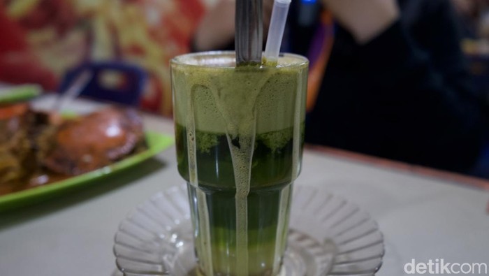 Teh hijau susu telur (Felicia)