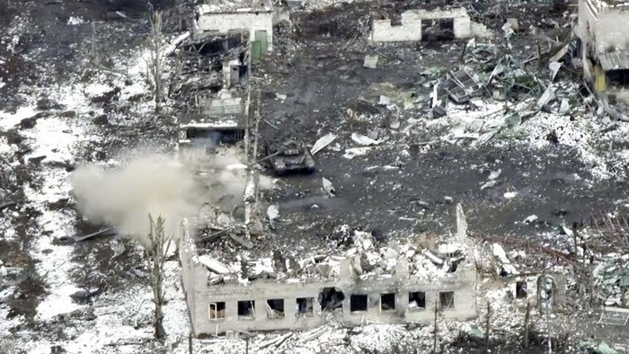 Wajah Ukraina Setelah Setahun Diinvasi Rusia Setahun yang lalu tepatnya 24 Februari 2022, Rusia memulai invasi ke Ukraina. Begini kondisi Ukraina setelah setahun diserang oleh negara tetangganya tersebut.