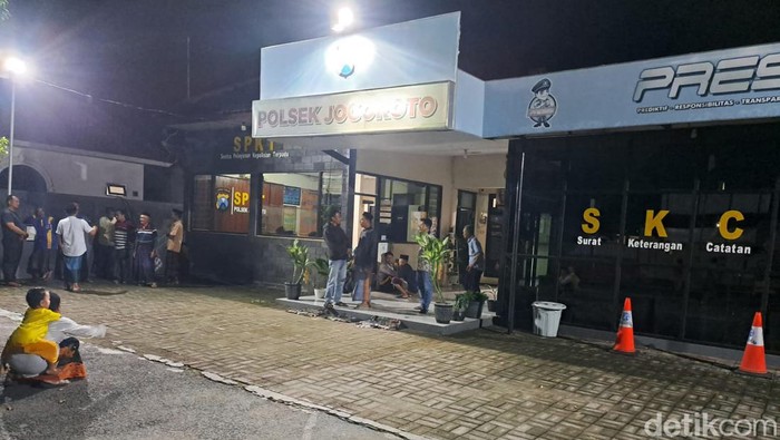 warga jombang demo Polsek Jogoroto