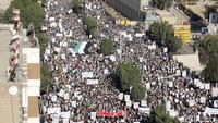 Aksi tersebut menentang serangan udara Israel pada Rabu (22/2), di Kota Nablus, bagian utara Tepi Barat. Akibat serangan itu, 11 warga Palestina tewas.