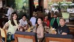 Gaya Berkelas Clara Shinta Saat Makan di Restoran Mewah