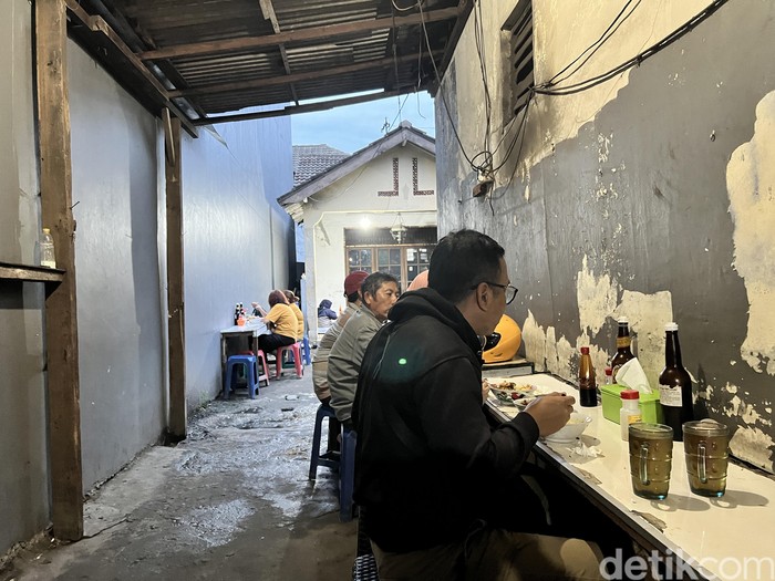 Di Palmerah Ada Bubur Ayam Kampung Jadul Legendaris dari Tahun 70an