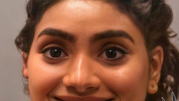 Luisa Madrigal dari Encanto. Foto: (Bored Panda).