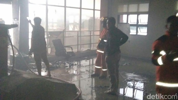 Gedung Balai Pertanian Lampung terbakar.