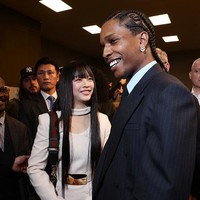 Penggemar dihebohkan dengan interaksi Hanni NewJeans dan A$AP Rocky yang mengajaknya berkolaborasi dalam campaign terbaru Gucci. Foto: Getty Images