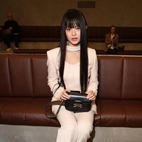 Hanni NewJeans memulai debutnya sebagai brand ambassador Gucci. Idol KPop 18 tahun itu menghadiri Milan Fashion Week 2023 pada Jumat (24/2/2023) waktu setempat. Foto: Getty Images