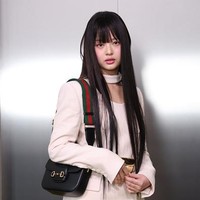 Peragaan busana yang dihadiri Hanni NewJeans memamerkan koleksi terbaru Gucci Fall/Winter 2023. Foto: Getty Images