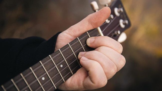 12 Chord Gitar Lagu Malaysia Paling Populer dan Mudah Dimainkan Pemula