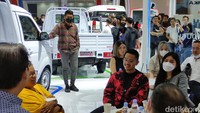 Dia hanya menegaskan, tujuannya ke booth Esemka dan pameran IIMS 2023 hanya satu, yakni untuk berkeliling dan melihat-lihat kendaraan. Foto: Septian Farhan Nurhuda / detik.com