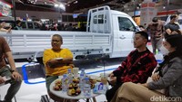 Saat ditemui di lokasi dan dimintai pendapat soal mobil Esemka, Kaesang enggan bicara. Foto: Septian Farhan Nurhuda / detik.com