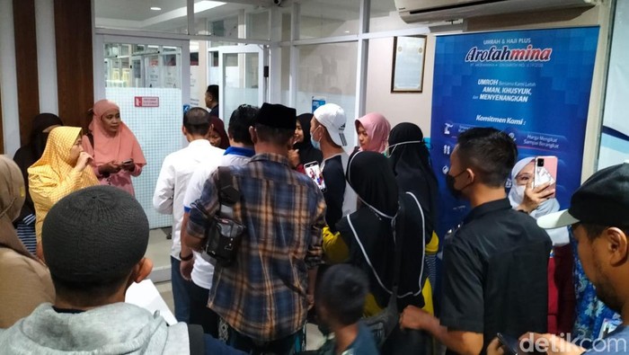 Kantor travel umrah Surabaya