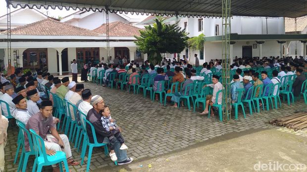 Kecelakaan di Tol Karanganyar menewaskan Gus Afan Mufti dan tiga orang lainnya. Begini suasana rumah duka di Dusun Geger, Desa Girirejo, Kecamatan Tegalrejo, Kabupaten Magelang, Sabtu (25/2/2023).
