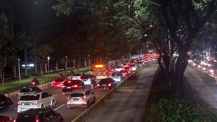 Kemacetan di Jalan Sudirman, Jakarta, Sabtu (25/2/2023)-(Rumondang/detikcom)