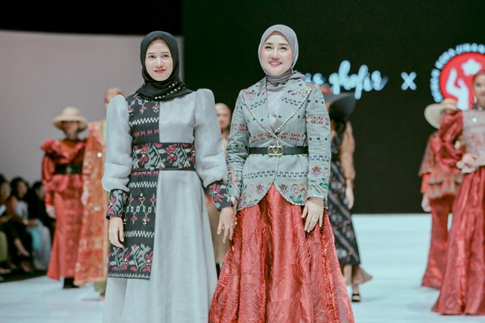 Ketua Dekranasda Nurul Haromaini Ali Akhmad Yani (Kiri) bersama Riris Ghofir.