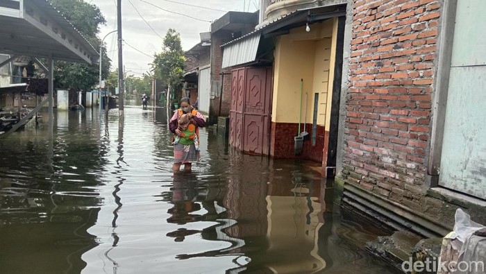 Kondisi banjir di Desa Jati Wetan Kecamatan Jati, Kabupaten Kudus, Sabtu (25/2/2023).