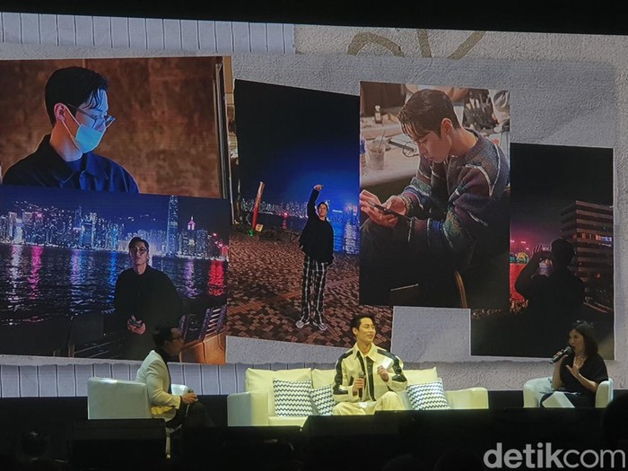Lee Jae Wook saat tampil di panggung fanmeeting pertamanya di Jakarta, Sabtu (25/2/2023).