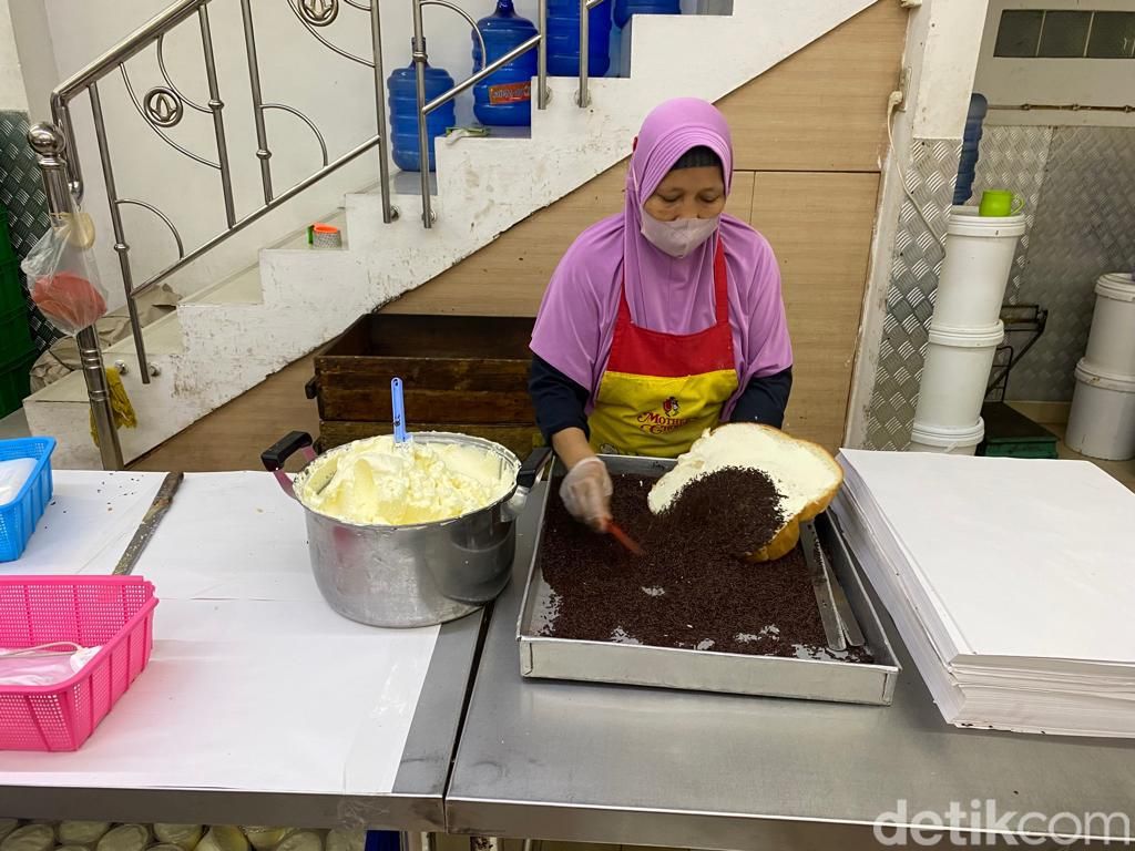 Legendaris! Roti Selai Srikaya Buatan Toko Roti Ganda Pematang Siantar