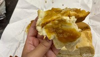 Selai srikayanya yang masih menggunakan bahan-bahan tradisional, membuat rasanya semakin enak dan legit manis. Foto: detikFood
