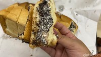 Toko roti ini buka setiap hari dari jam 09.00 hingga pukul 20.00. Wajib dikunjungi jika sedang berada di kota Pematang Siantar. Foto: detikFood