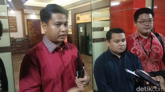 Mangatta Toding Allo, pengacara perempuan inisial A
