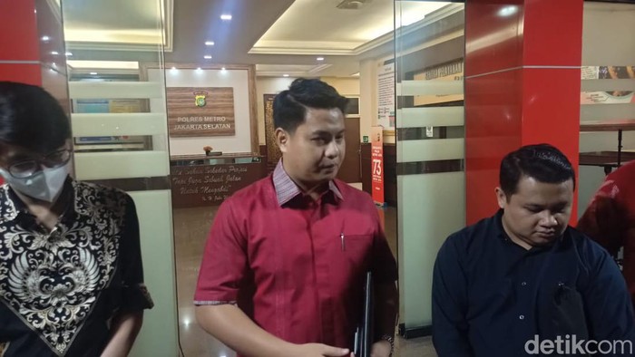 Mangatta Toding Allo, pengacara perempuan inisial A