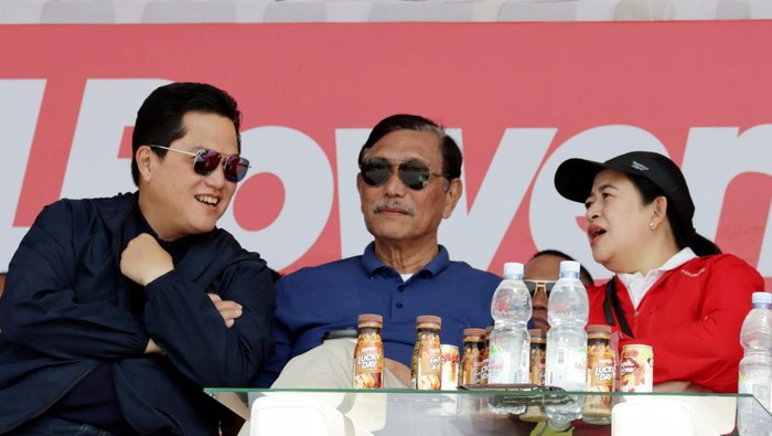Ketua DPR RI Puan Maharani dan Menteri BUMN Erick Thohir  bersama Menko Maritim Luhut Pandjaitan menghadiri Kejuaraan Dunia Perahu Motor Formula 1 di Danau Toba, Sumatera Utara.