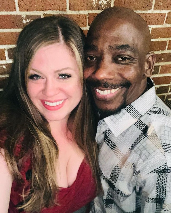 Nick sulit untuk diurus. Bilang saja seperti itu, dalam banyak hal. Nick sulit diurus di tempat tidur. NIck sulit diurus secara umum dengan kepribadiannya. Menyenangkan jika ada orang yang membantu, kata April. Foto: Instagram